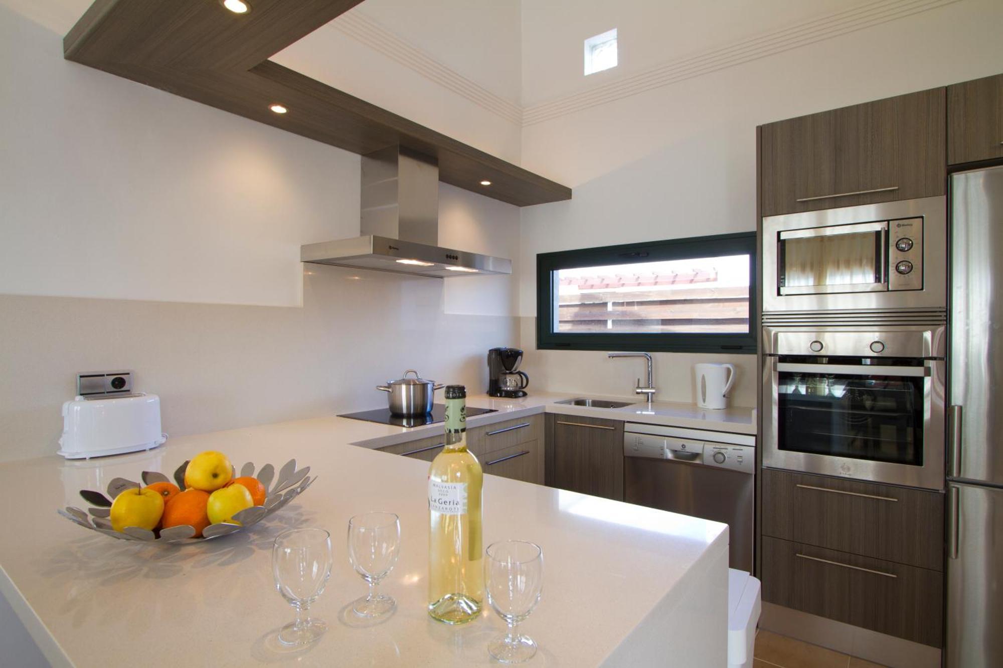 Camelot Holiday Homes By Livvo Playa Blanca  Extérieur photo